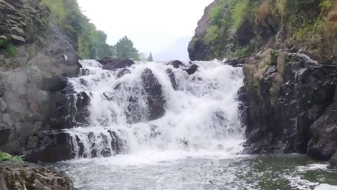 抬棺材时落地是吉是凶梦见出葬的途中官才落地打了个翻身是怎么回事？